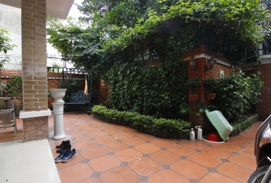 A private pretty 3 bedroom house for rent on Thuy Khue street near Lotte Building